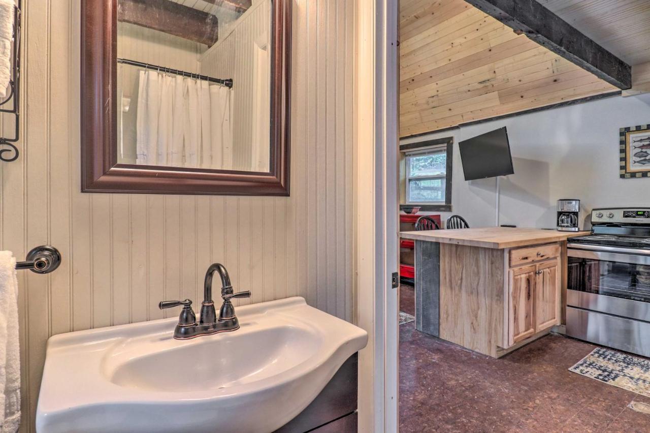 Rustic Hendersonville Farm Studio With Private Deck Esterno foto